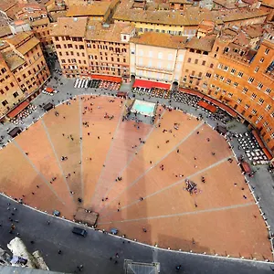 Stilmoderno In Siena's Historic Center, Just Steps From Piazza Del Campo Apartamento
